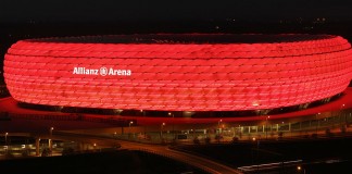 Allianz Arena, stadio del Bayern Monaco, fonte Di Richard Bartz, Munich aka Makro Freak - Opera propria, CC BY-SA 2.5, https://commons.wikimedia.org/w/index.php?curid=3687549