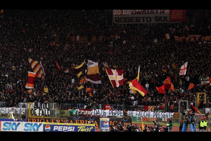 Curva Sud dell'AS Roma, Stadio Olimpico. Fonte: Flickr