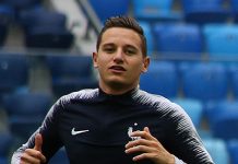 Florian Thauvin, fonte By Кирилл Венедиктов - https://www.soccer.ru/galery/1057186/photo/735770, CC BY-SA 3.0, https://commons.wikimedia.org/w/index.php?curid=70696036