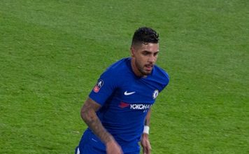 Emerson Palmieri, fonte Di @cfcunofficial (Chelsea Debs) London from London, UK - Chelsea 4 Hull 0, CC BY-SA 2.0, https://commons.wikimedia.org/w/index.php?curid=66555883