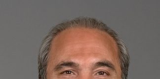Rocco Commisso, fonte Di mediacom communications corporation - Opera propria, CC BY-SA 3.0, https://commons.wikimedia.org/w/index.php?curid=22562008