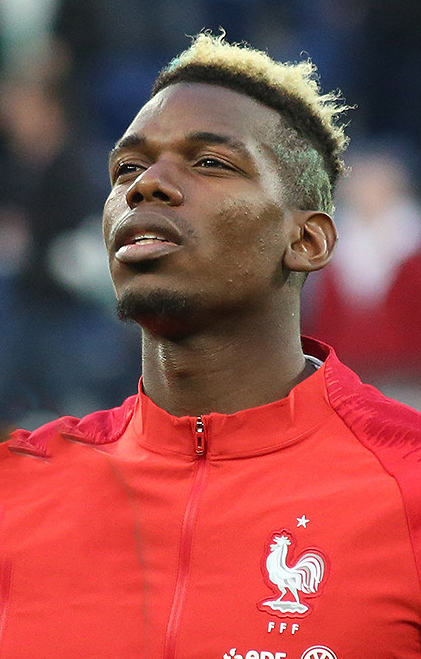 Paul Pogba, fonte By Кирилл Венедиктов - https://www.soccer.ru/galery/1042235/photo/718794, CC BY-SA 3.0, https://commons.wikimedia.org/w/index.php?curid=67766296